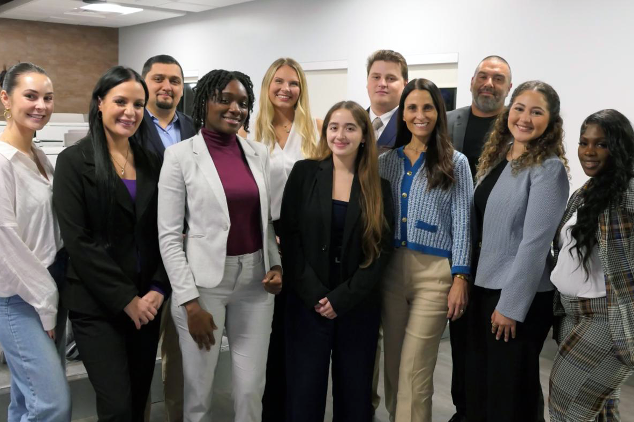 Dr. Gabriel Cesar with his capstone students. Alice is second from the left.